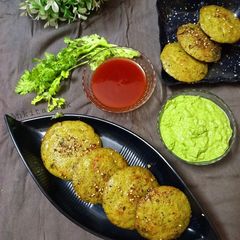 A picture of Green moong Idli.