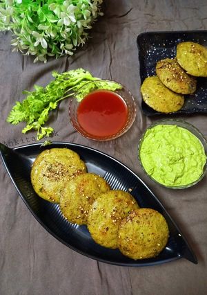A picture of Green moong Idli.