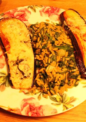 Una foto de Arroz que no es y berenjenas fritas con Roque