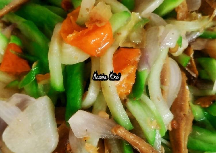 Resep Oseng labu siam teri pedas yang Enak Banget