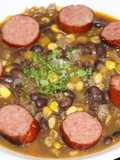 Sopa de porotos negros con zapallo y salchichón kielbasa
