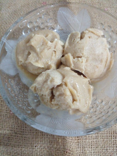 Una foto de Helado mixto de duraznos y bananas