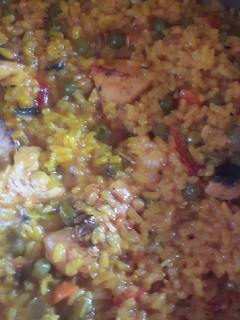 Una foto de Arroz con pollo a mi manera