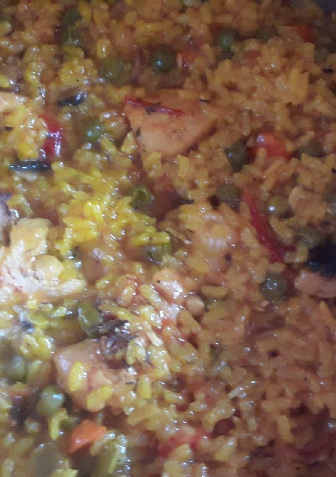 Una foto de Arroz con pollo a mi manera