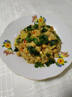 Una foto de Almuerzo express -arroz proteico, vegetales y rúcula fresca- :)