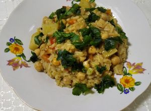 Una foto de Almuerzo express -arroz proteico, vegetales y rúcula fresca- :)