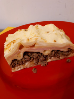 Una foto de Lasaña de carne, jamón y muzzarella