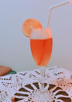 Una foto de Cóctel "PIÑAPEROL"