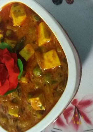 A picture of Matar paneer.