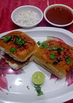 મસાલા પાઉં (Masala Pav Recipe in Gujarati) રેસીપી મુખ્ય ફોટો