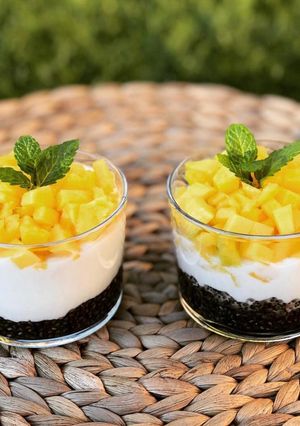 Una foto de Vasito de chía, yogurt y mango 🥭