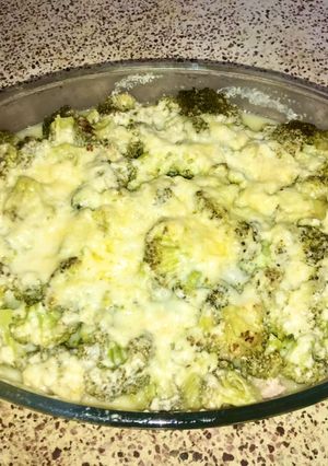 Una foto de Cubitos de Pollo 🐥 con Brócoli 🥦