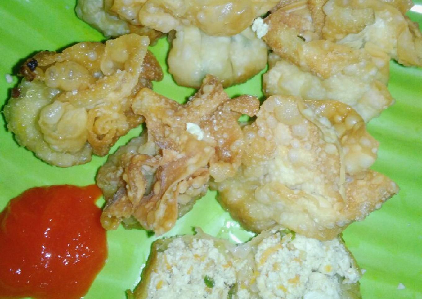 Pangsit goreng isi tahu