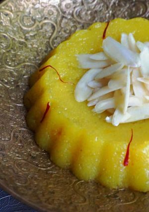 रवा केसरी (Rava Kesari recipe in hindi) रेसिपी मुख्य फोटो