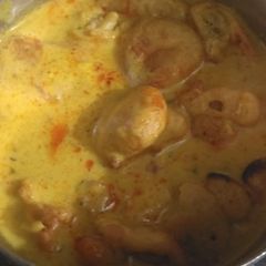 A picture of Kadhi pakoda.