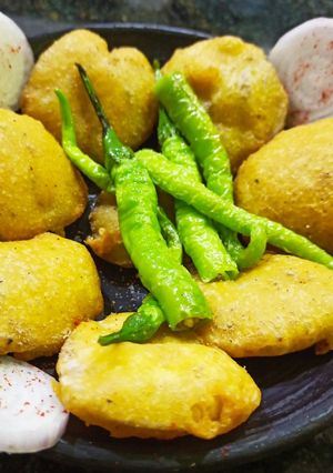 રતાળુ પૂરી(ratalu puri in Gujarati) રેસીપી મુખ્ય ફોટો