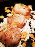 Capesante lardellate su formaggio caprino e cornflakes