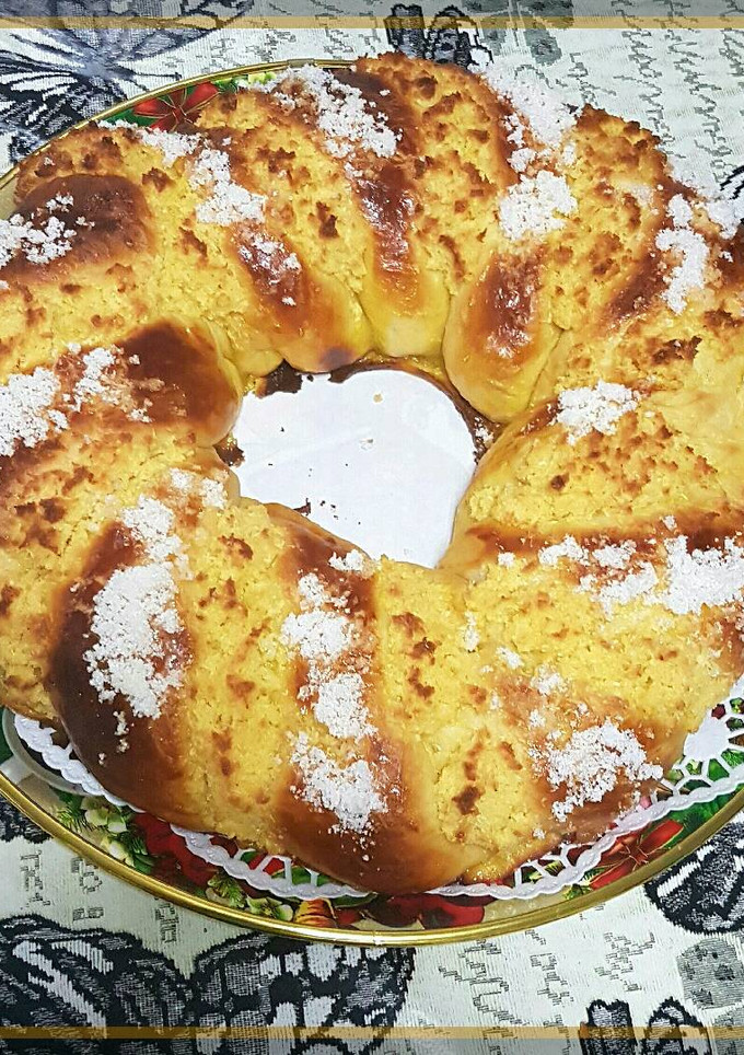 Una foto de Roscón de pascua relleno de coco 🐇🐣