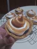 Tarteletitas de dulce de leche, arándanos y merengue