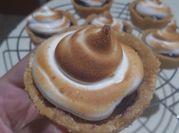 Una foto de tarteleta dulce para copetin