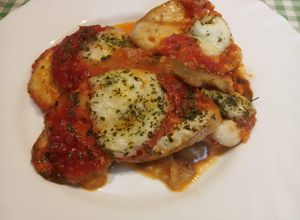 Foto principal de Berenjenas con tomate y mozzarella al horno