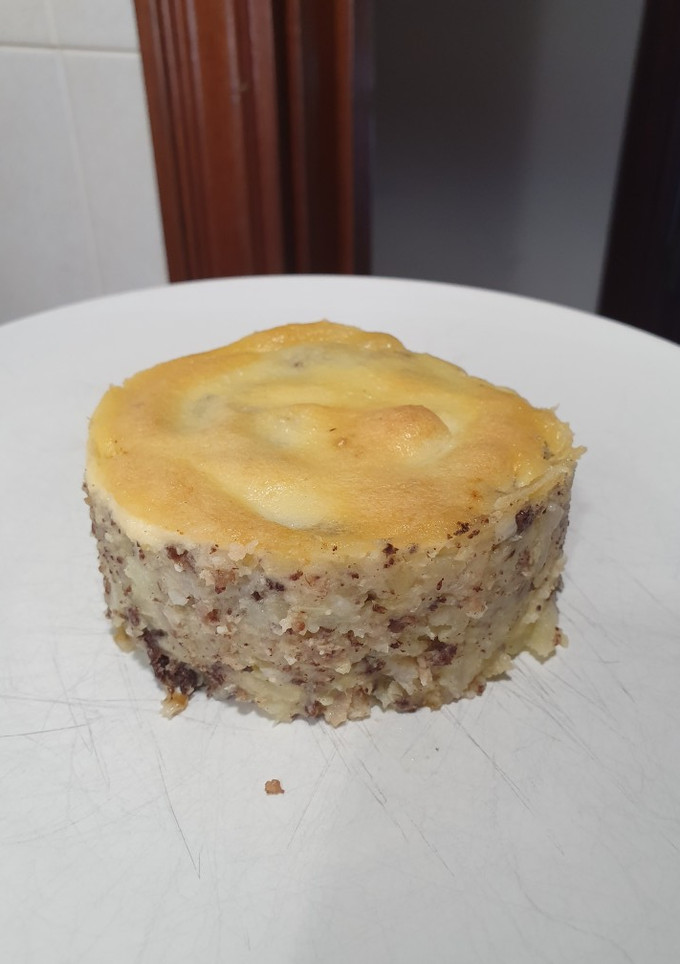 Una foto de Patatas enmascaradas con butifarra gratinadas al allioli