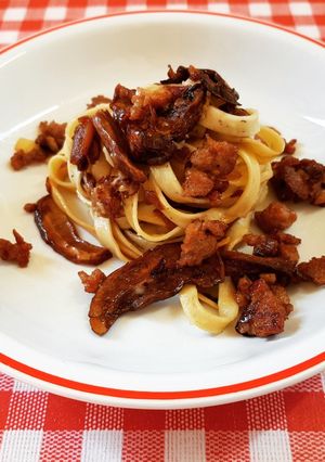 Foto di Fettuccine fatte in casa porcini e salsicce