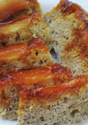 Una foto de Budín invertido de manzana