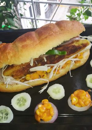 सबवे स्टाइल सूजी बर्गर (Subway style suji Burger recipe in Hindi) रेसिपी मुख्य फोटो