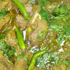 A picture of Muglai beef with gravy.