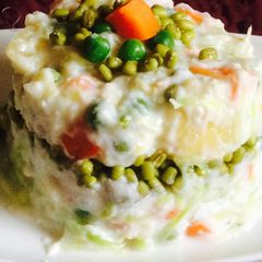 A picture of Russian Indian Combo Salad.