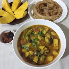 A picture of Aloo baigan sabji.