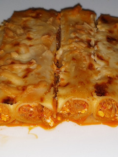 Una foto de Canelones de atún con tomate
