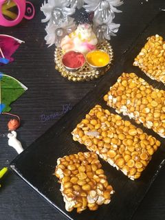 દાળિયાની દાળ ની ચીકી રેસીપી મુખ્ય ફોટો
