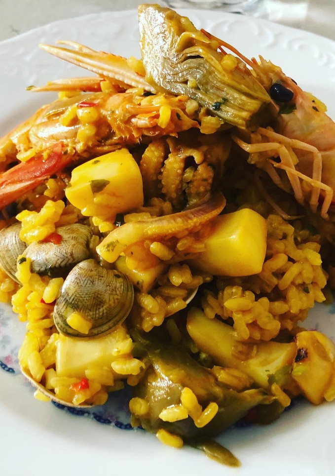 Una foto de Paella a mi estilo