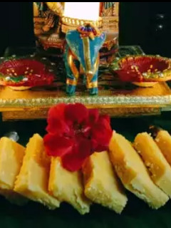 મૈસૂર પાક (Maisur Recipe In Gujarati) રેસીપી મુખ્ય ફોટો
