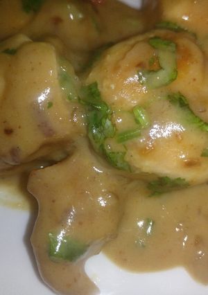 A picture of Chicken in peanut sauce.