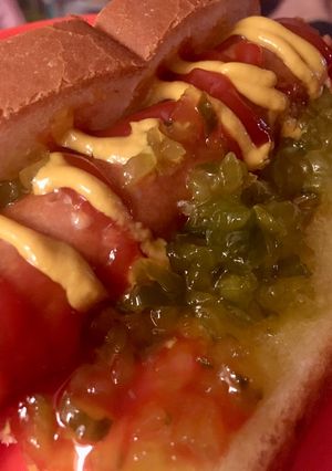 A picture of Hot Dog with Sandwich Bread.