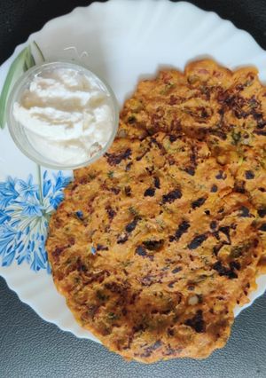 काकडीचे थालीपीठ (Kakdiche Thalipeeth Recipe in Marathi) रेसिपी चे मुख्य फोटो 
