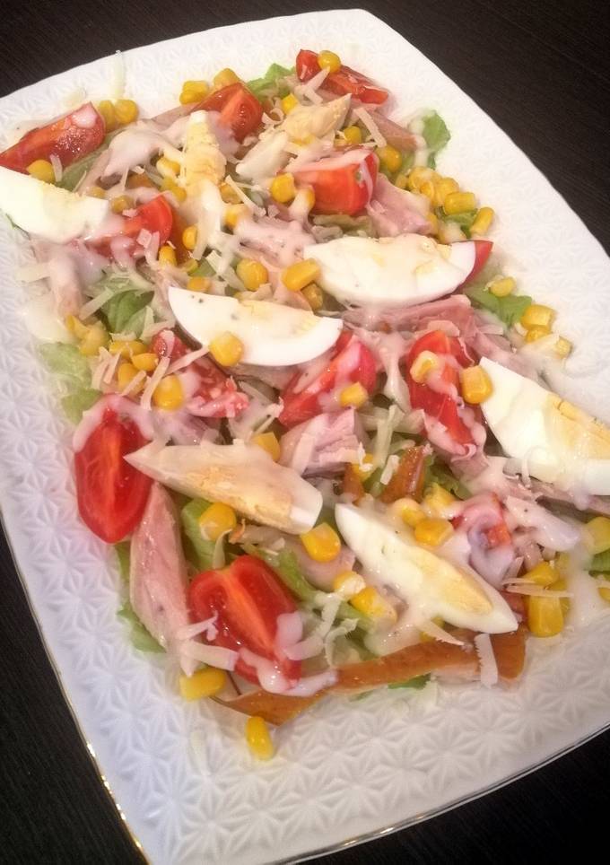 Салат з копченої курки та кукурудзи