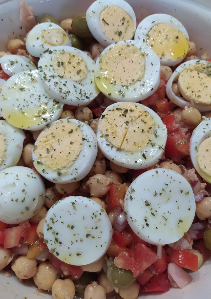 Una foto de Ensalada de garbanzos