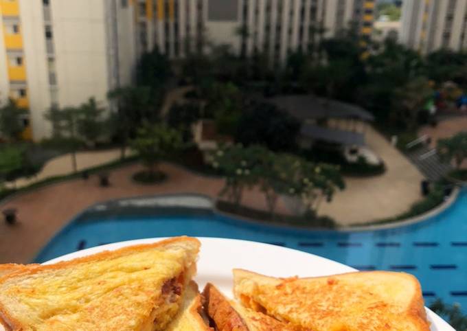 Resep: Sandwich Egg Corned &amp; Cheese Yang Enak