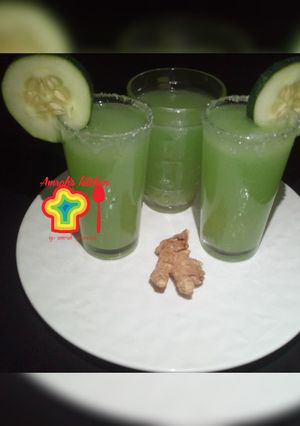 A picture of Peeled cucumber and ginger drink.
