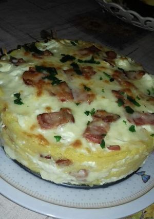 O poză a rețetei Mămăligă cu bacon, cașcaval și brânză.