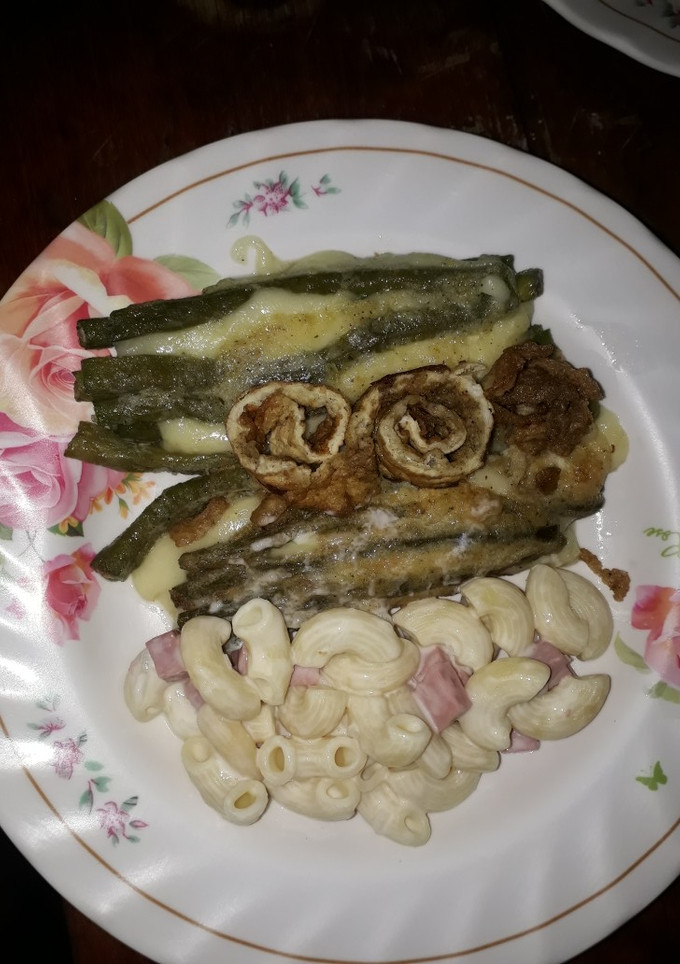 Una foto de Relleno de ejote y ensalada de coditos....🇸🇻