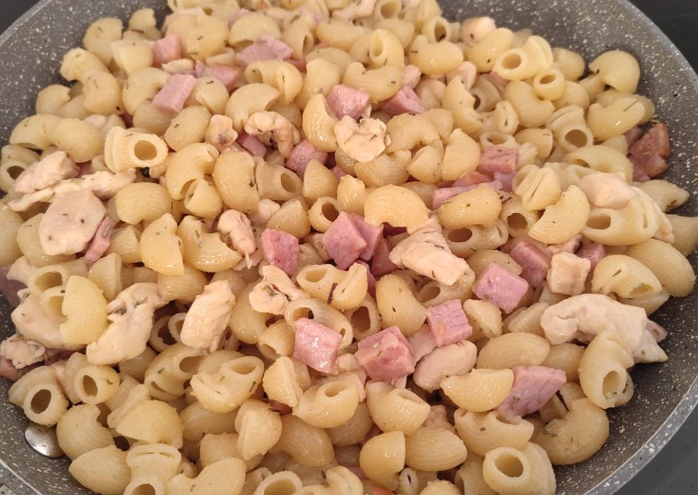 Macarrones con pollo y Sajonia