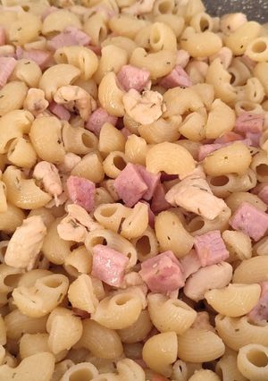 Una foto de Macarrones con pollo y Sajonia