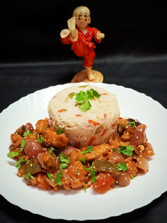 চিলি চিকেন উইথ ভেজিটেবল ফ্রাইড রাইস(chilli chicken with vegetable fried rice recipe in Bengali) রেসিপির প্রধান ছবি