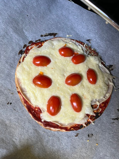 Tortilla pizza recept fotója