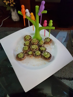 Una foto de Champiñones al pil pil rellenos de palta